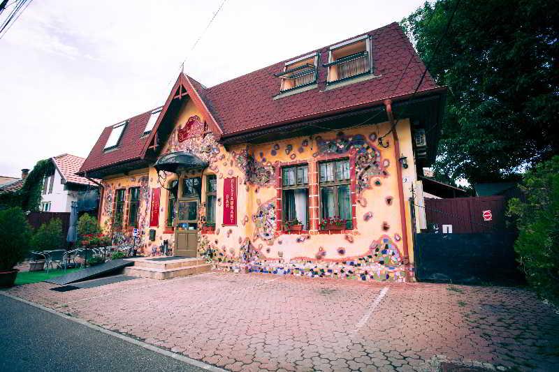Deja Vu Guesthouse คลูจ-นาโปกา ภายนอก รูปภาพ